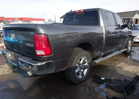 2018 Ram 1500 Big Horn 4X4 6'4 Box z USA, uszkodzony, nr VIN 1C6RR7TTXJS138413